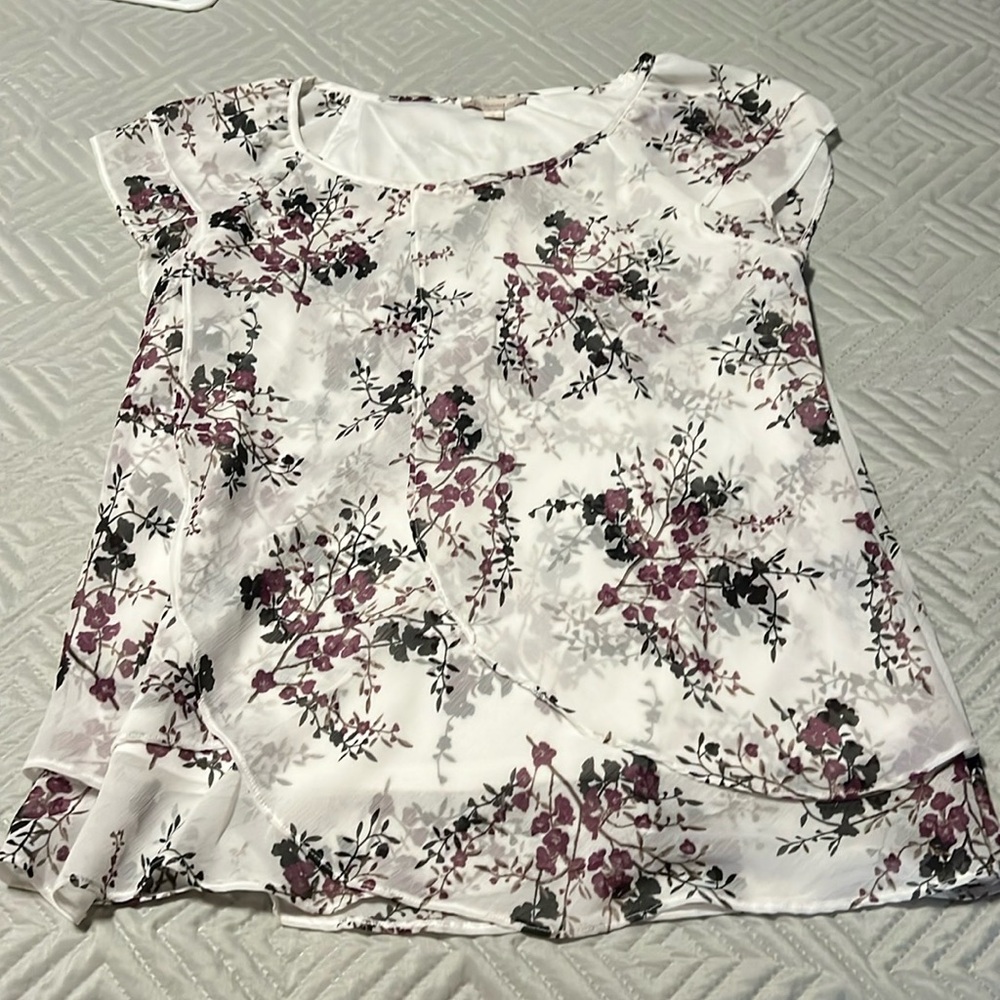 Large women’s blouse by “established 1962” multi layered floral fabric